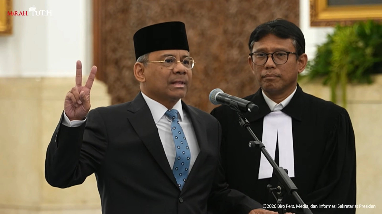 Dokumentasi resmi pelantikan Menteri Keuangan RI. Sumber: DDTC News / Suahasil Gantikan Purbaya sebagai Menteri Keuangan, Simak Profilnya